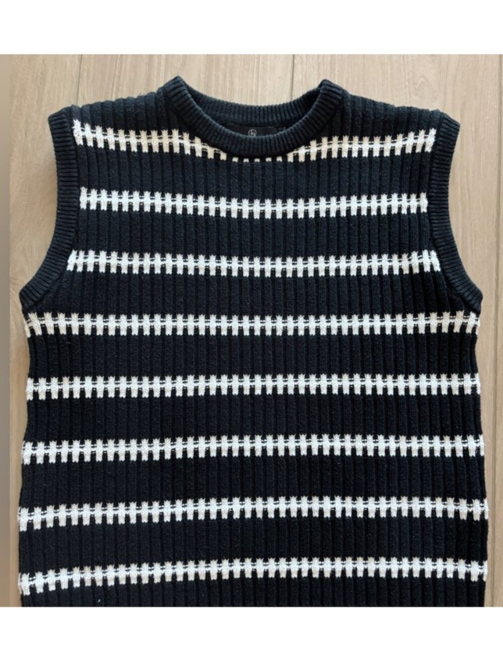 Sleeveless Black & White Ribbed Stripe Knit Tank Top